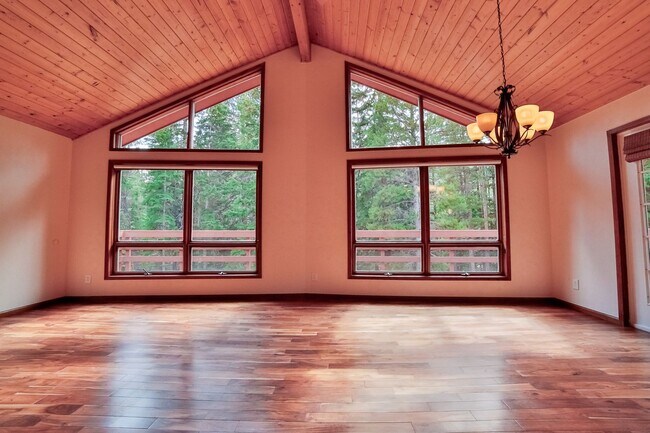 Building Photo - 330 Wilderness Dr