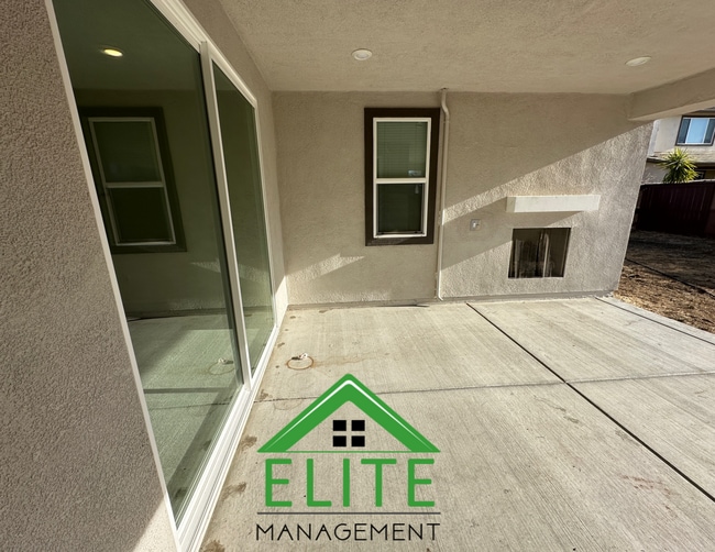Building Photo - Spacious 5-Bedroom Home with Private In-La...