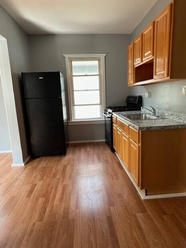 Building Photo - 27 Alton Pl