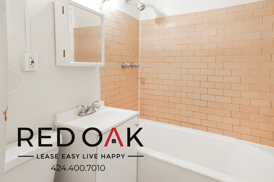 Building Photo - 532 S Coronado St