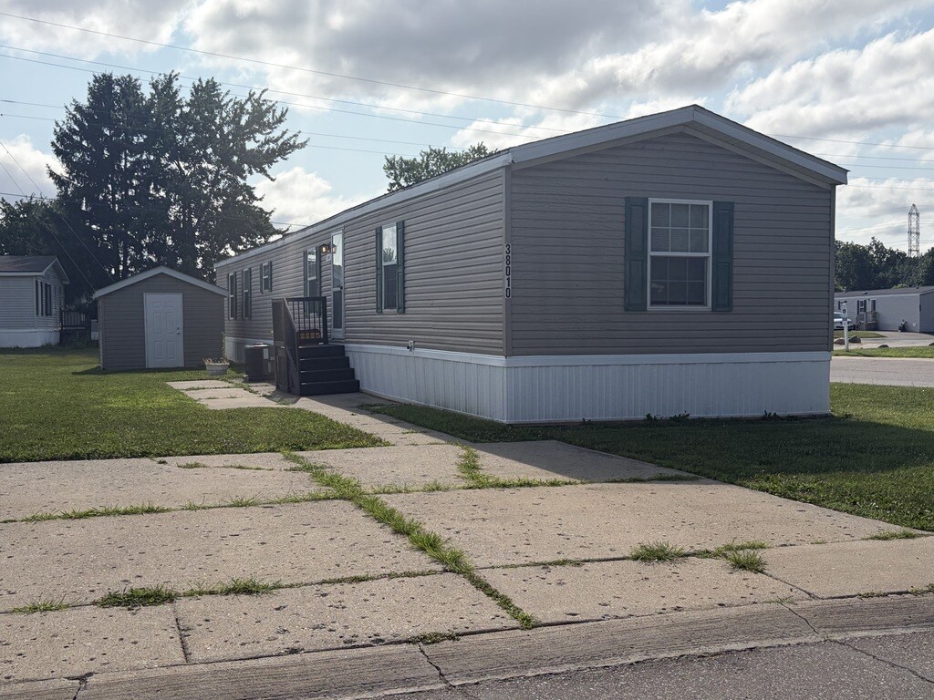 Building Photo - 38010 St Tropez Dr