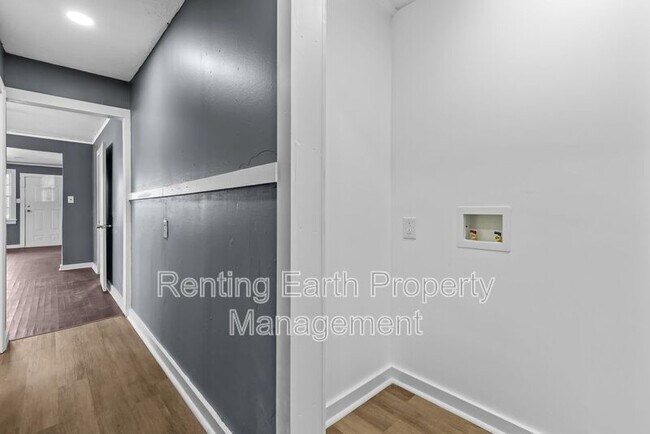 Building Photo - 1402 Bragg St