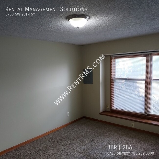 Building Photo - 5733 SW 20th St