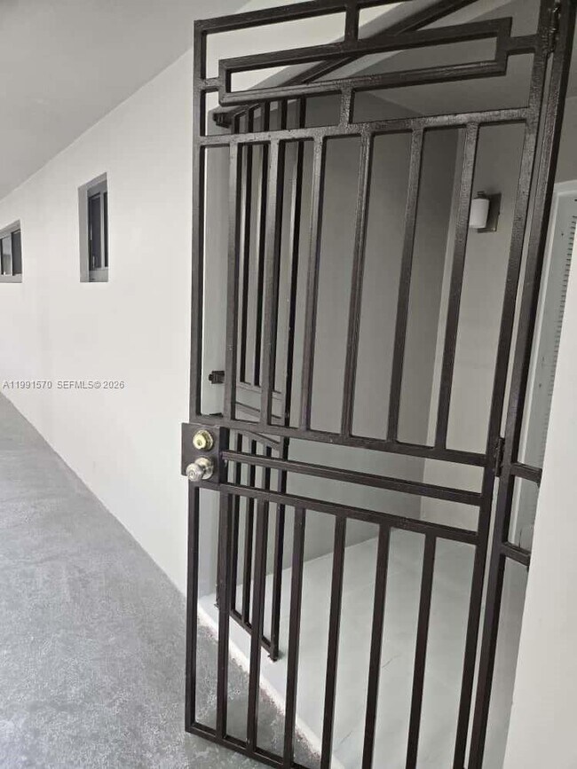 Building Photo - 5 Olive Dr