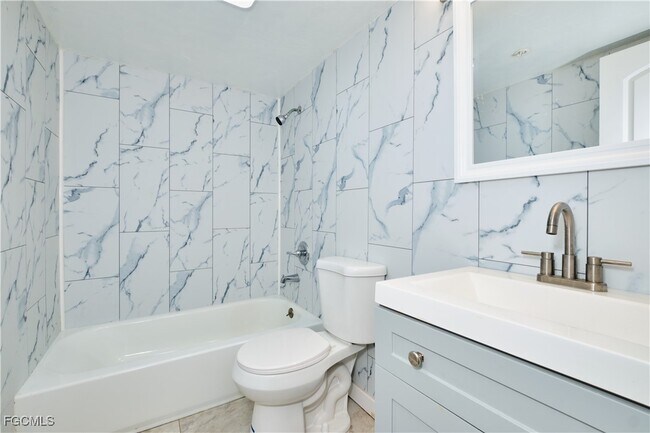 Building Photo - 824 Alderman St