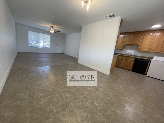 Building Photo - 4 Bed/ 2 Bath - House With Backyard!