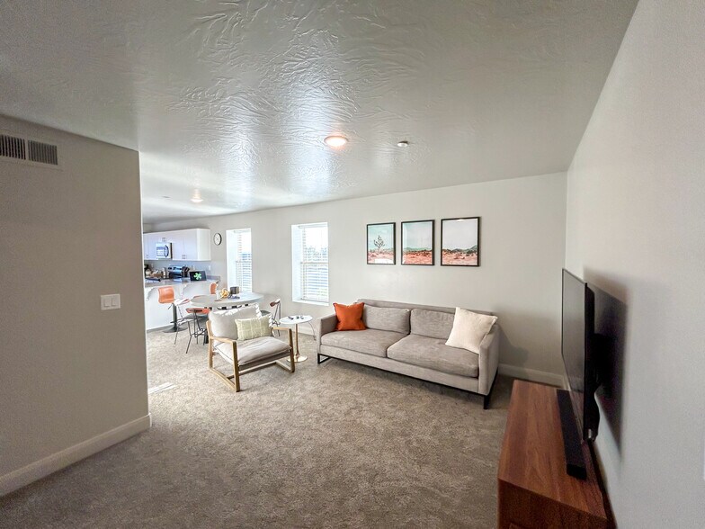 Building Photo - 128 N Lone Rock Dr