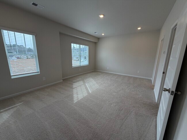 Building Photo - 2529 Ruby Dixon Xing Dr