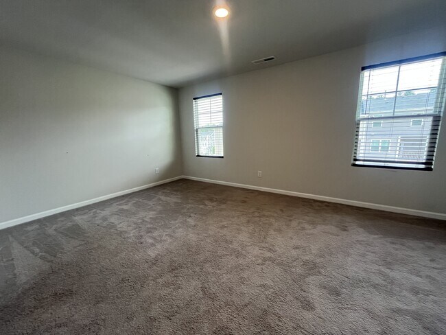 Building Photo - 2527 Laurel Valley Way