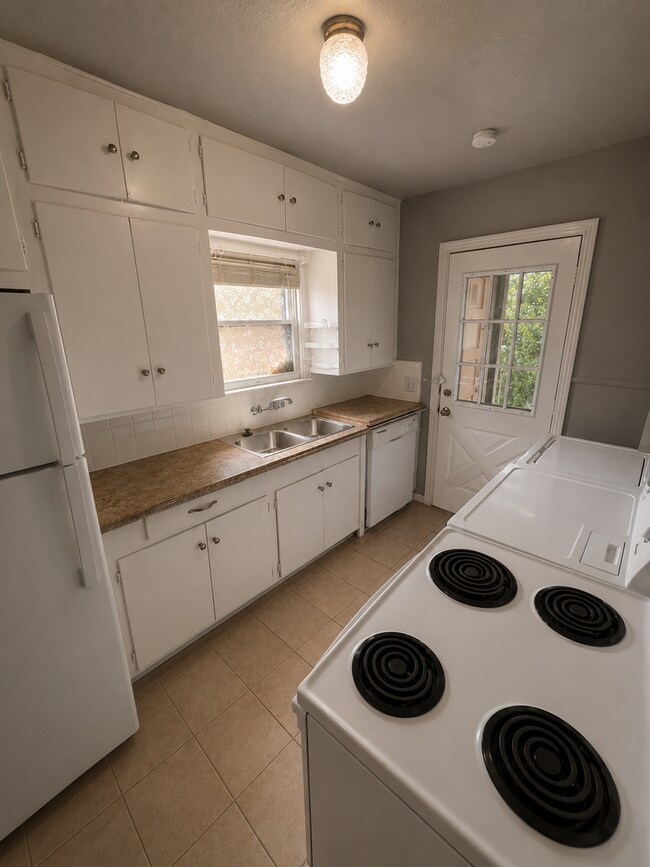 Building Photo - 463 Bryn Mawr Dr