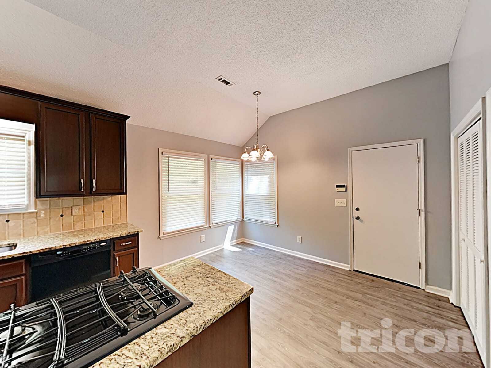 Building Photo - 105 Peach Pointe Dr