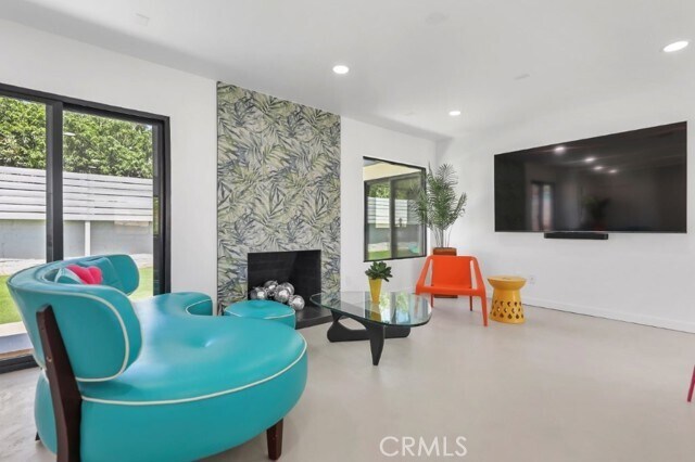 Building Photo - 3940 Cll San Antonio