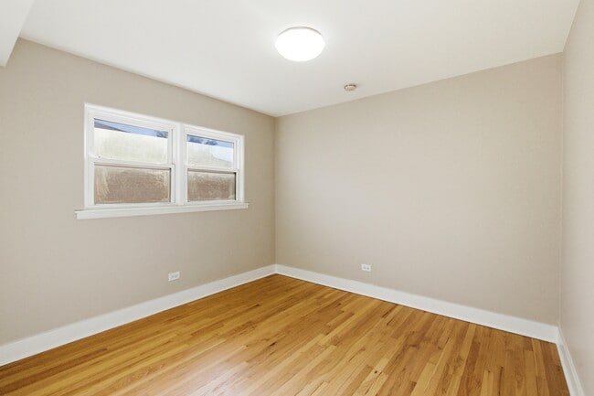 Building Photo - 1215 Balmoral Ave