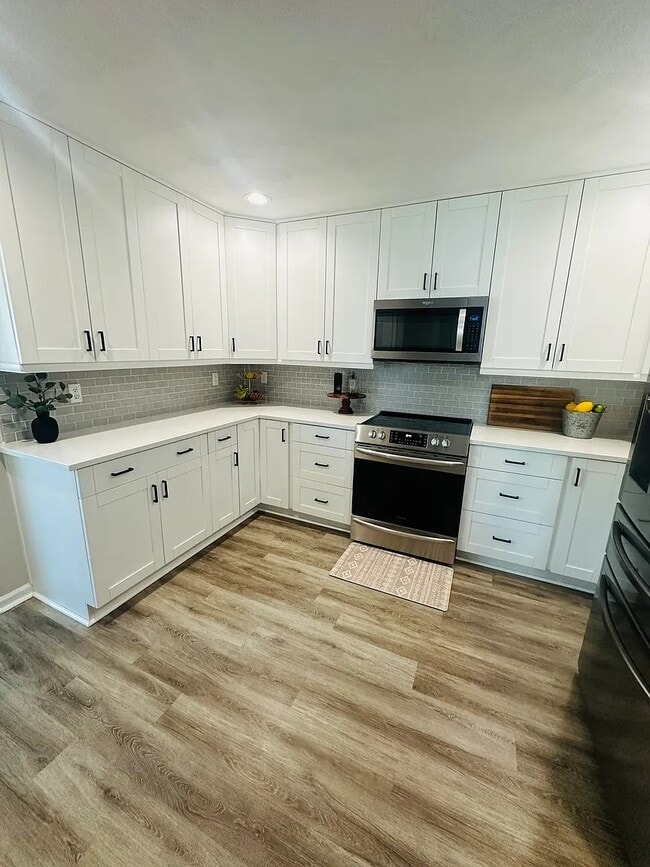 Building Photo - Topiary House