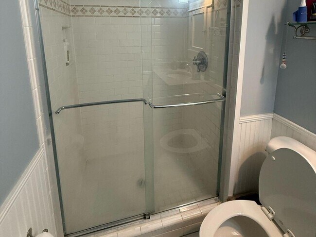 Building Photo - 1733 Ellenwood Dr NE