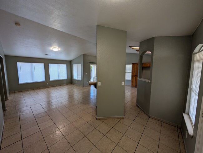 Building Photo - 415 Santa Bonita St