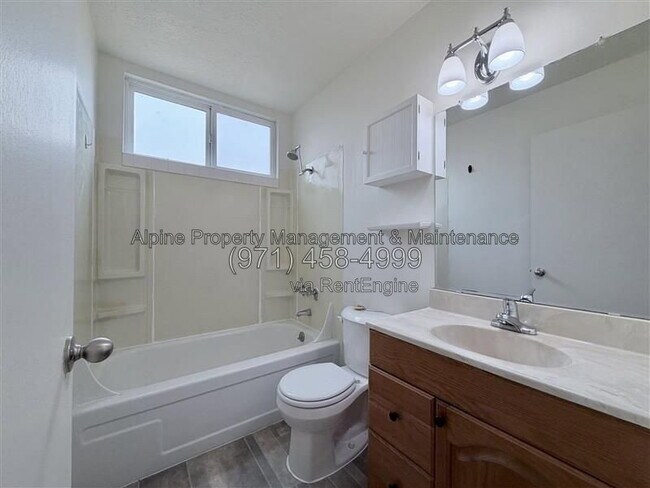 Building Photo - 925 NW Joy Ave