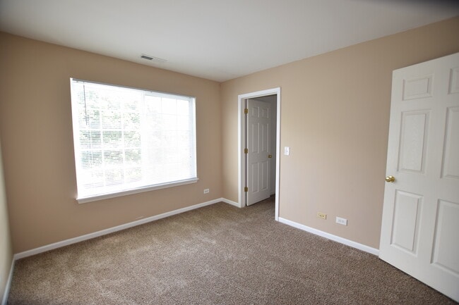 Building Photo - 2382 Claremont Ln