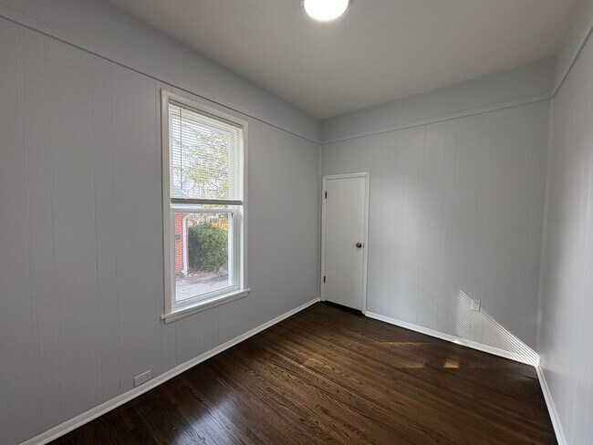 Building Photo - 307 Prairie Ave