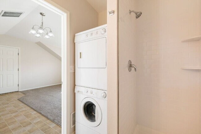 Building Photo - Studio. $810 Rent includes utilities. Oct ...
