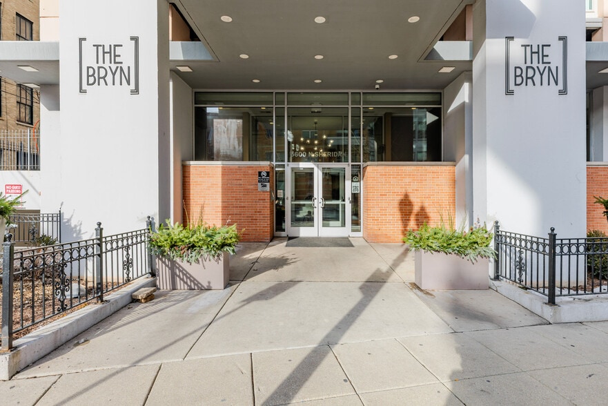 Building Photo - 5600 N Sheridan Rd