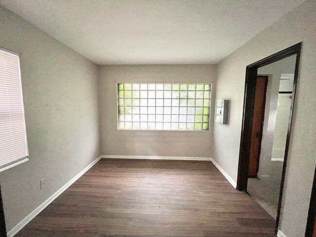 Building Photo - 112 Shepherd Ave