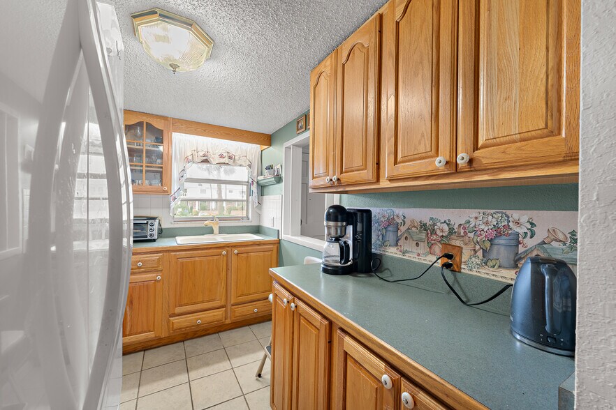 Building Photo - 4746 Azalea Dr