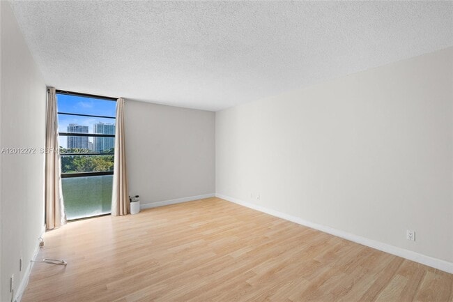 Building Photo - 3401 N Country Club Dr