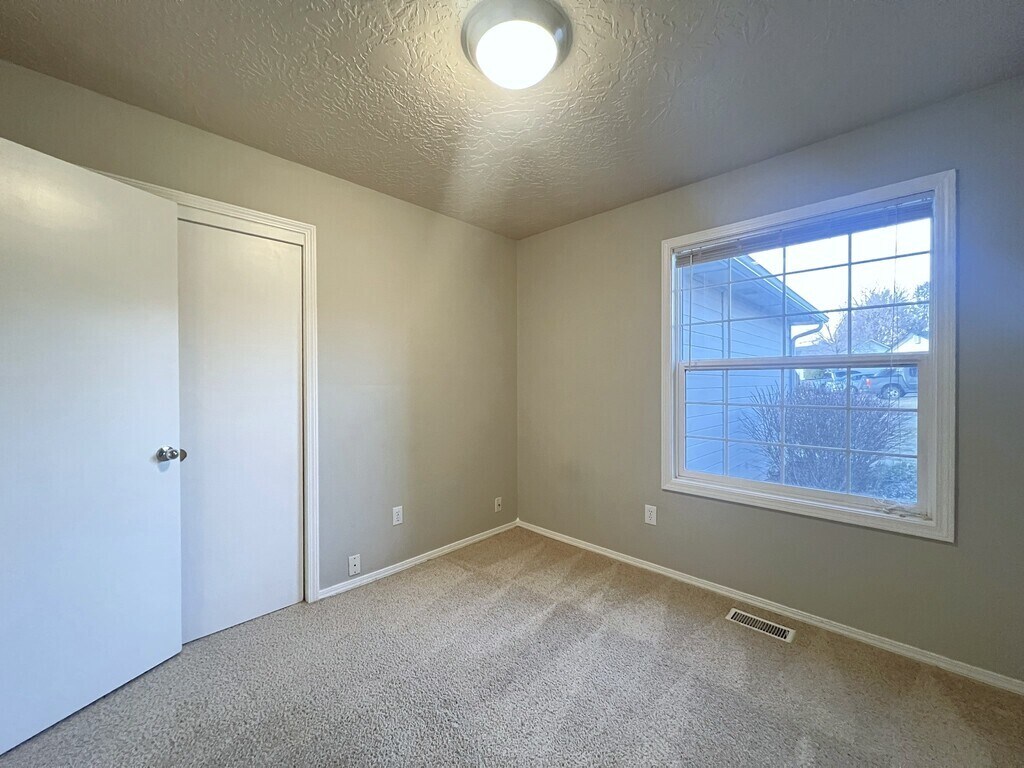 Building Photo - 4160 E Carnation Ct