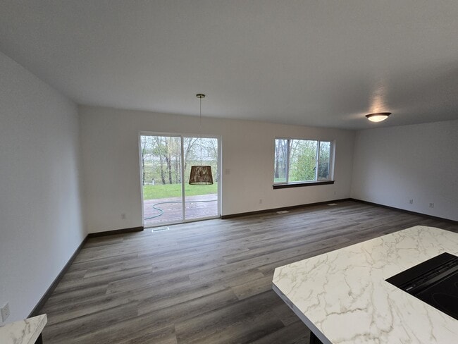 Building Photo - 745 Linda Ln