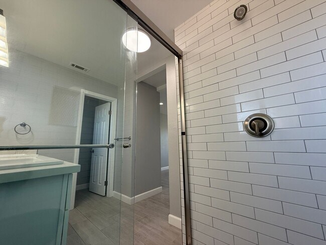 Building Photo - NewB SDS T 3634