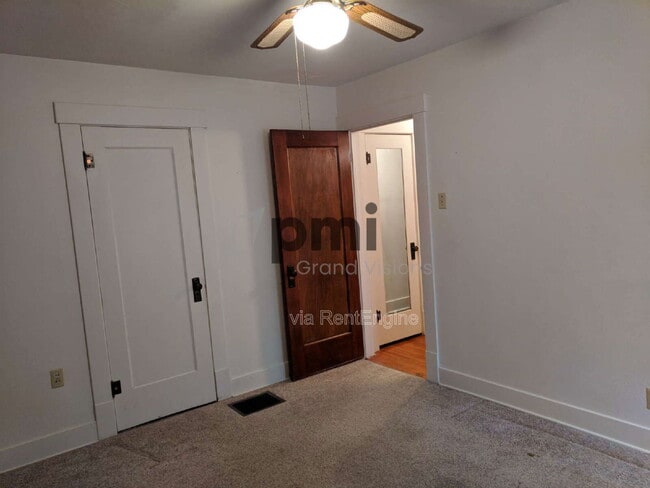 Building Photo - 2284 E Clay St