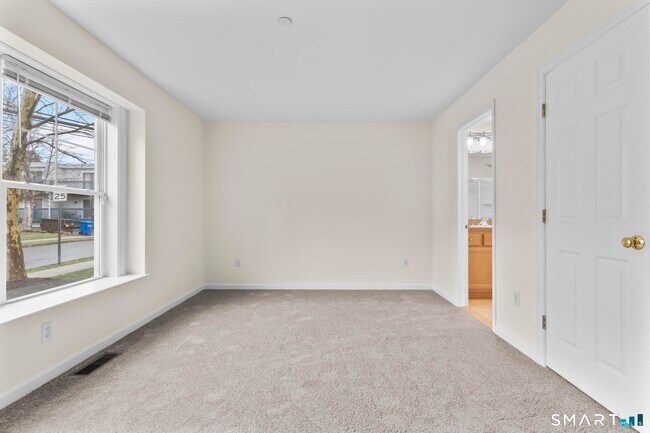 Building Photo - 15 W Main St