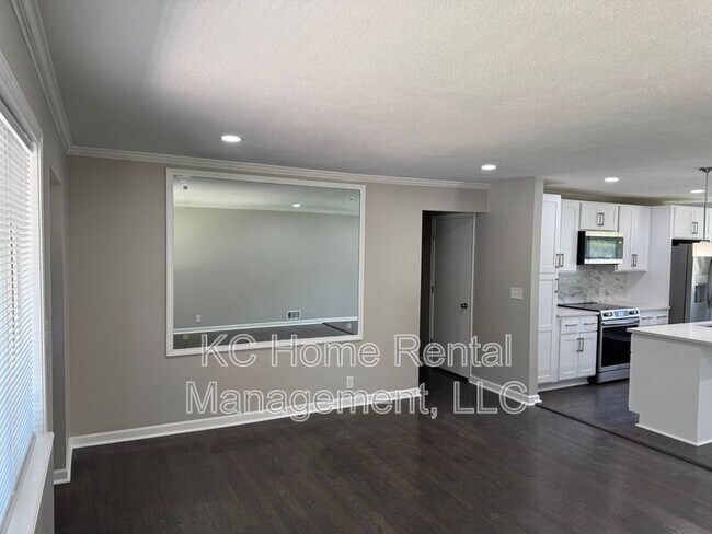 Building Photo - 12801 E 41 St S