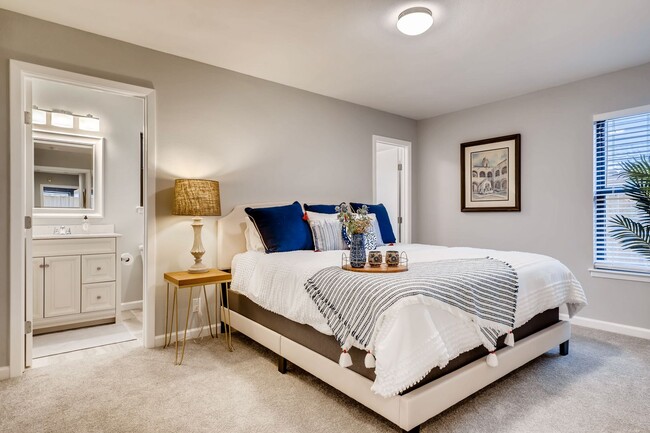 Building Photo - RECENTLY REMODELED 3 BR / 2 BATH COTTAGE L...