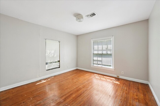 Building Photo - 4020 Ector Ave