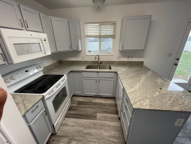 Building Photo - 4 Bd 3 Bath Home in Lehi