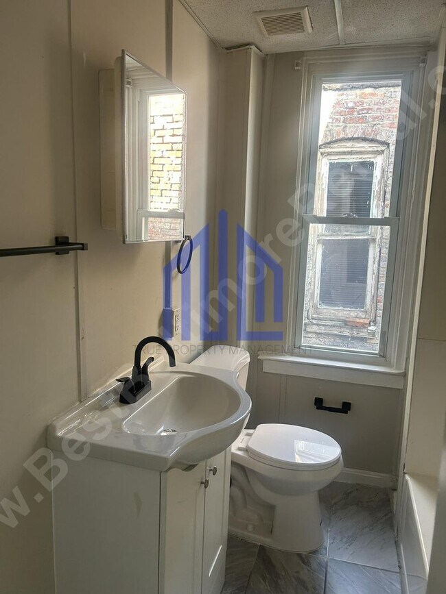 Building Photo - 1913 Walbrook Ave