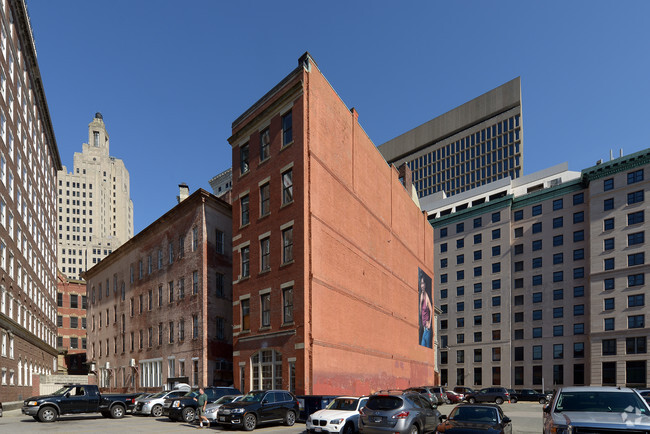 Building Photo - 32 Custom House
