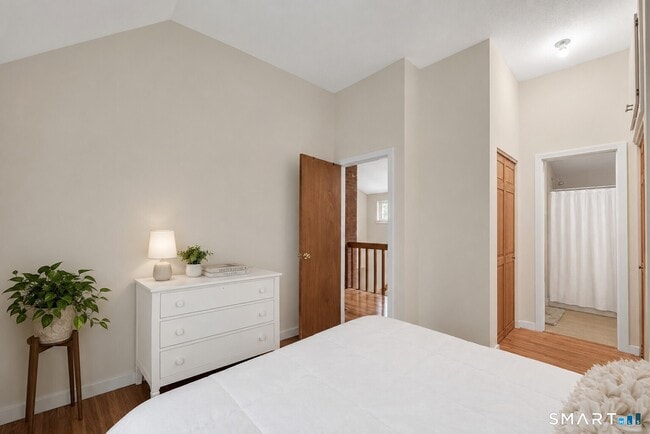 Building Photo - 10 Partridge Ct