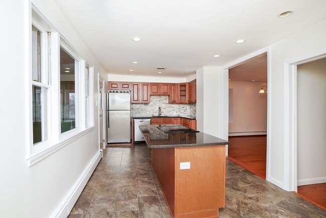 Building Photo - 175 Trenton St