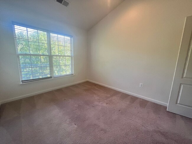 Building Photo - Updated 3 Bedroom Townhome in Upper Marlboro!