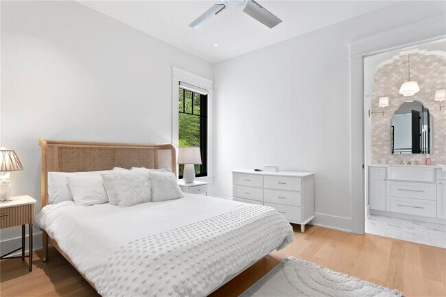 Building Photo - 319 W Frances Ave