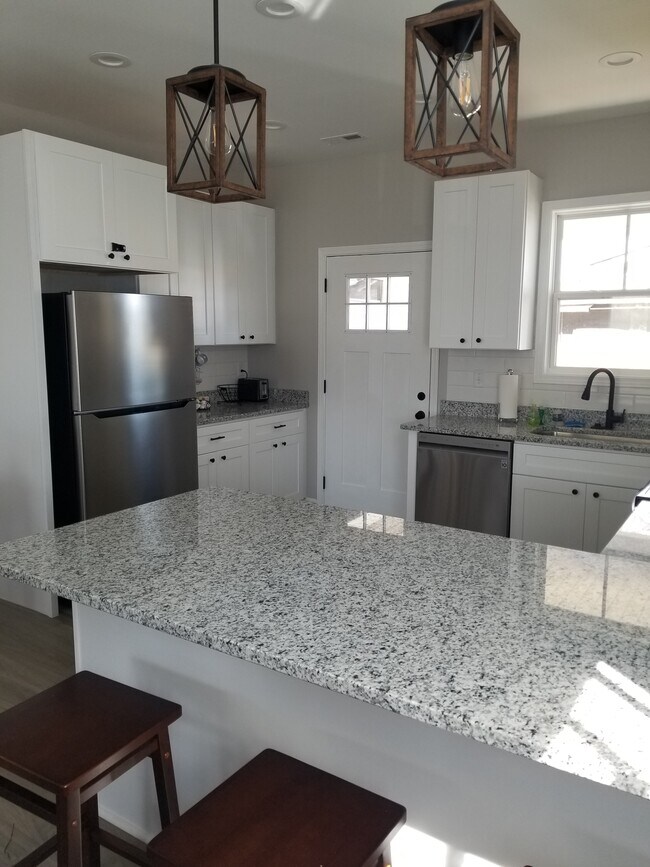 Building Photo - 13 Bigby St