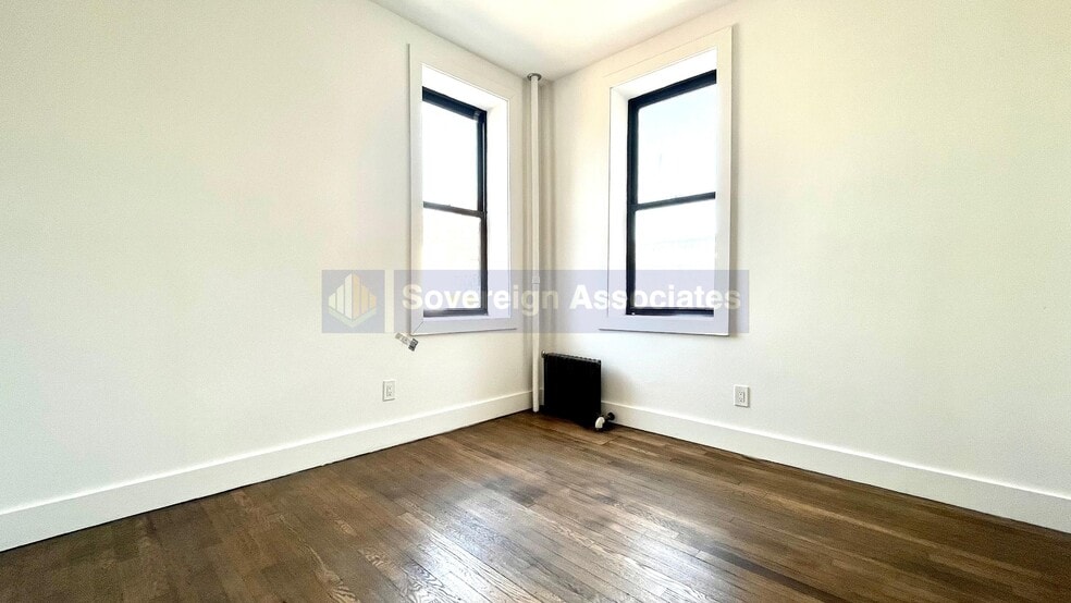 Building Photo - 45 Tiemann Pl