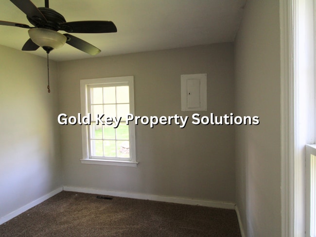 Building Photo - Updated 2 BR 1 BA House with New Flooring and Paint (SECTION 8 APPROVED)