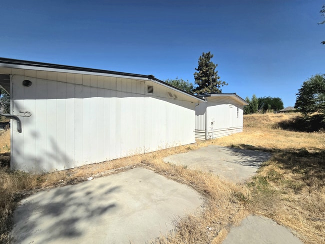 Building Photo - 1529 NW Avon Ct