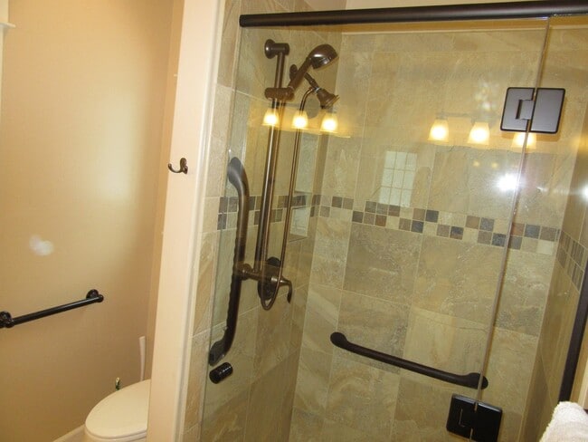 Building Photo - 2 Bed 2 Bath Great Northern Condo