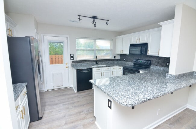 Building Photo - 3637 Crossbrooke Dr