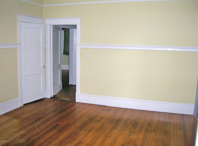 Building Photo - 2250 Myra St